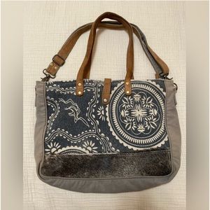 NWOT MYRA ABRIDGE WEEKENDER BAG